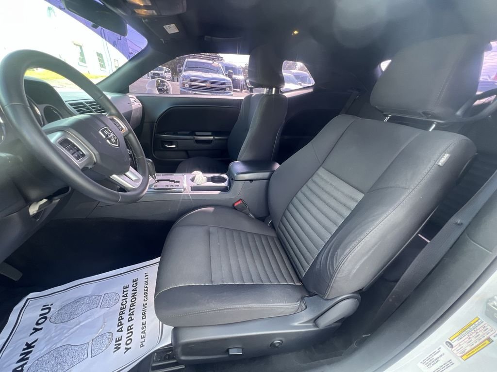 Used 2014 White Dodge SXT image 17