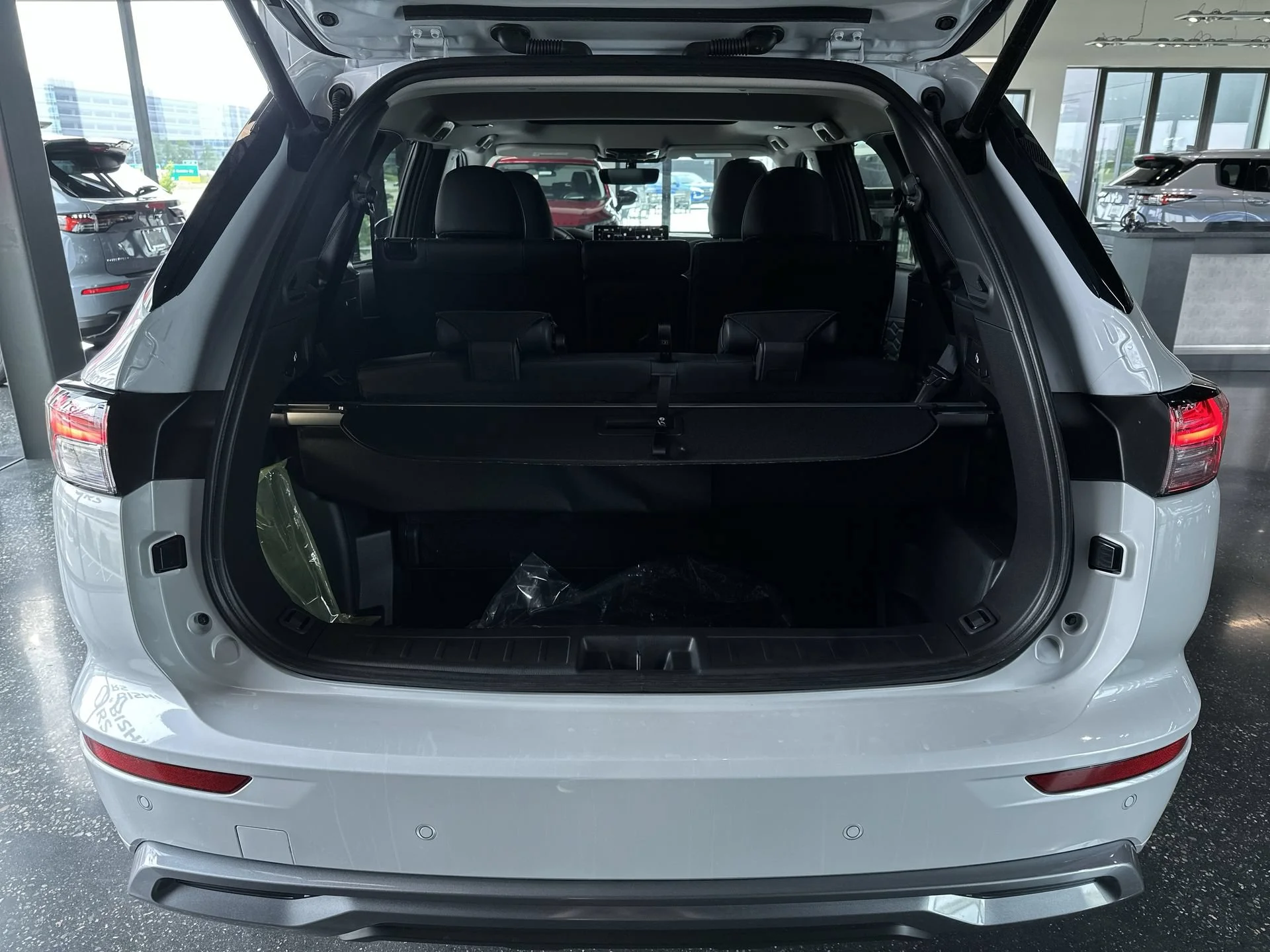 New 2026 White Diamond Mitsubishi SEL image 25