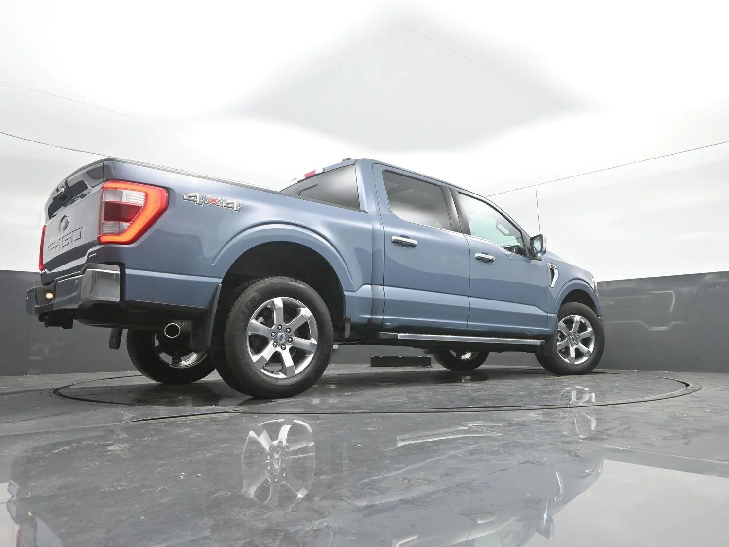Used 2023 Azure Gray Metallic Tri-Coat Ford LARIAT image 41