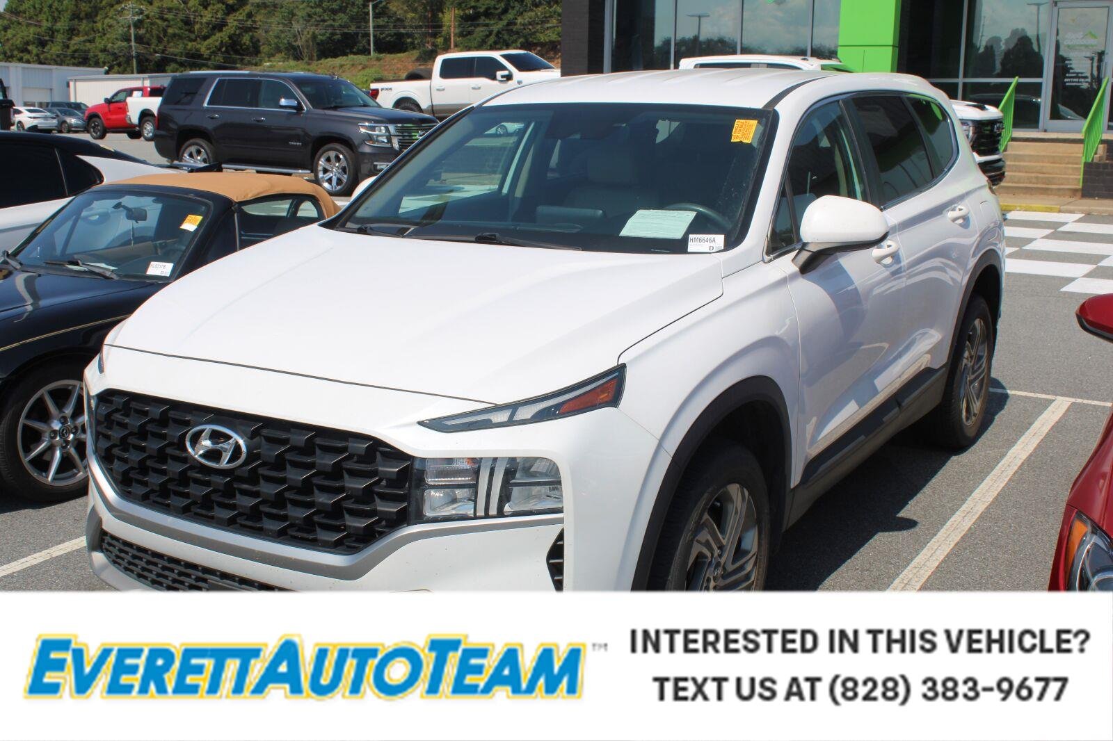 Used 2022 Quartz White Hyundai SE image 1