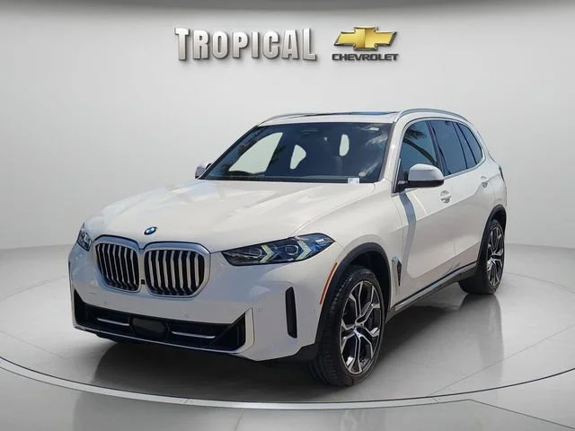 Used 2025 White BMW xDrive40i image 1
