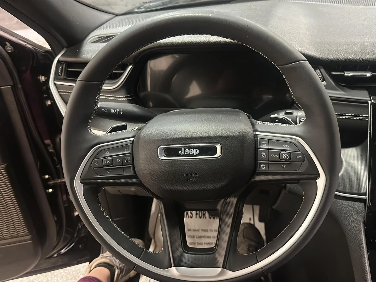 Used 2025 Diamond Black Crystal Pearlcoat Jeep Altitude image 22