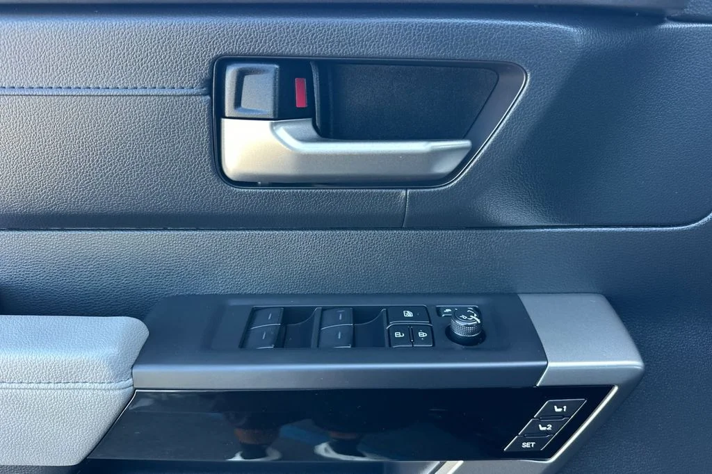2025 Toyota Tundra Limited - Photo 11