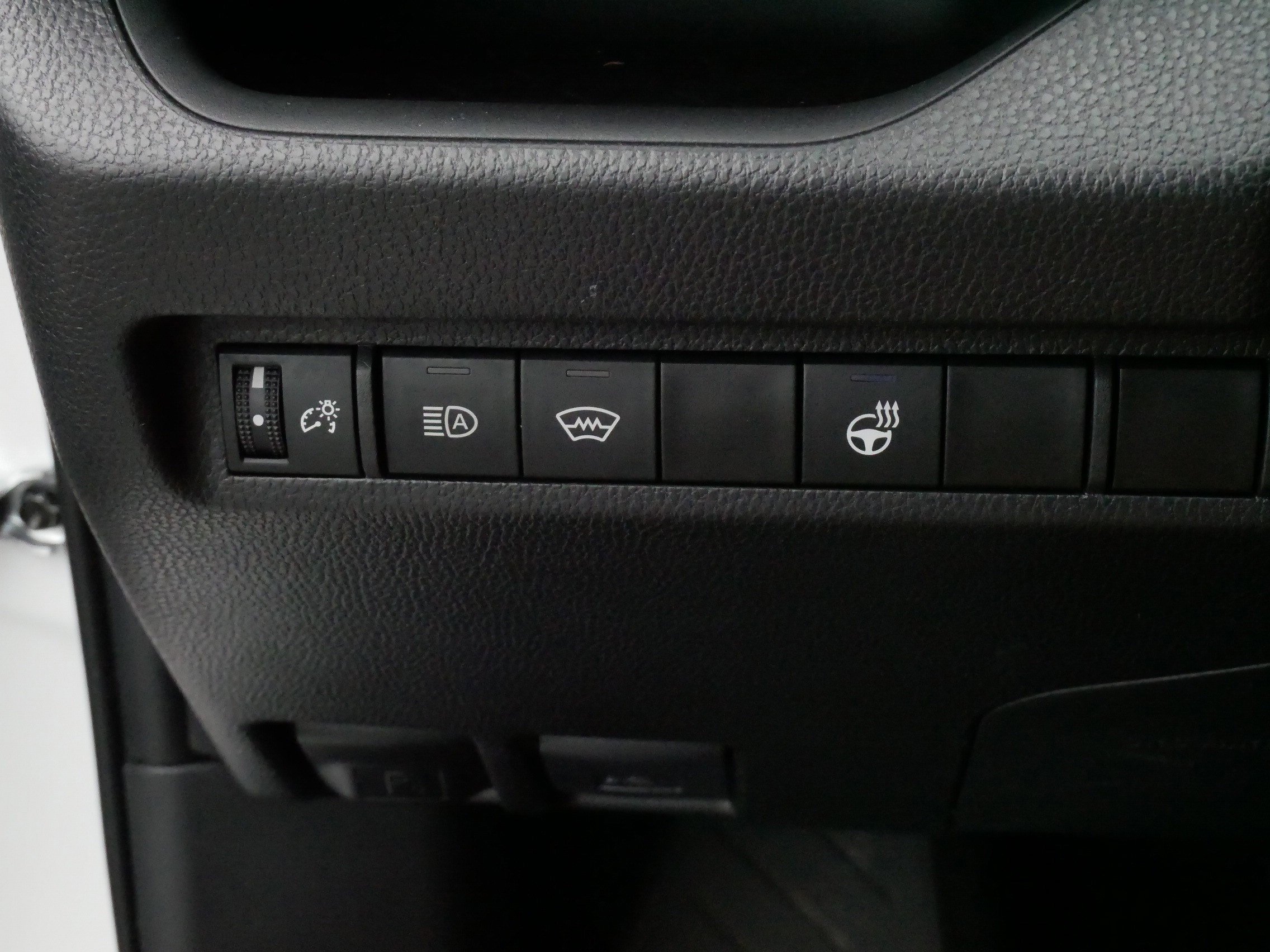 Used 2024 Ice Cap Toyota XLE image 27