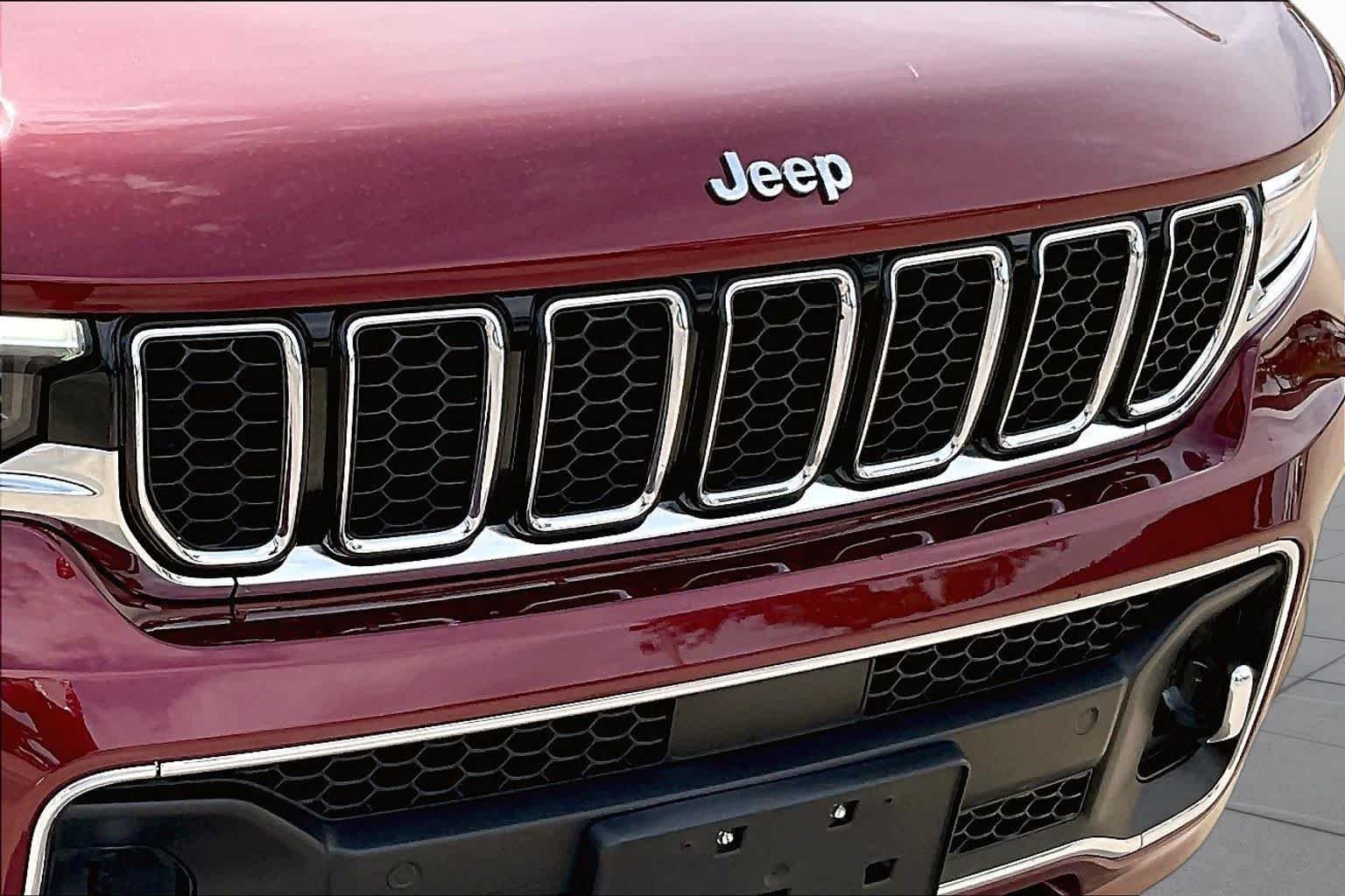 Used 2021 Velvet Red Pearlcoat Jeep Overland image 29