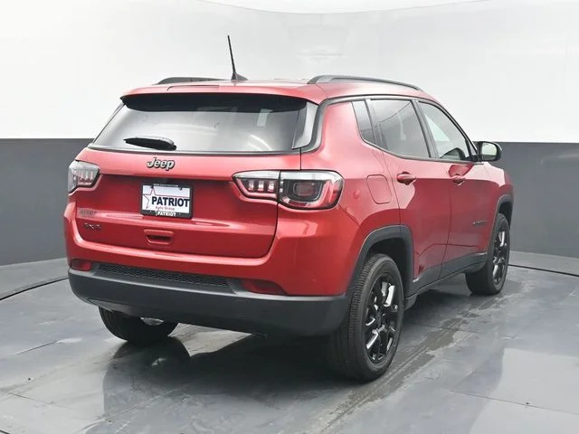 New 2026 Red Hot Pearl-Coat Exterior Paint Jeep Latitude image 6