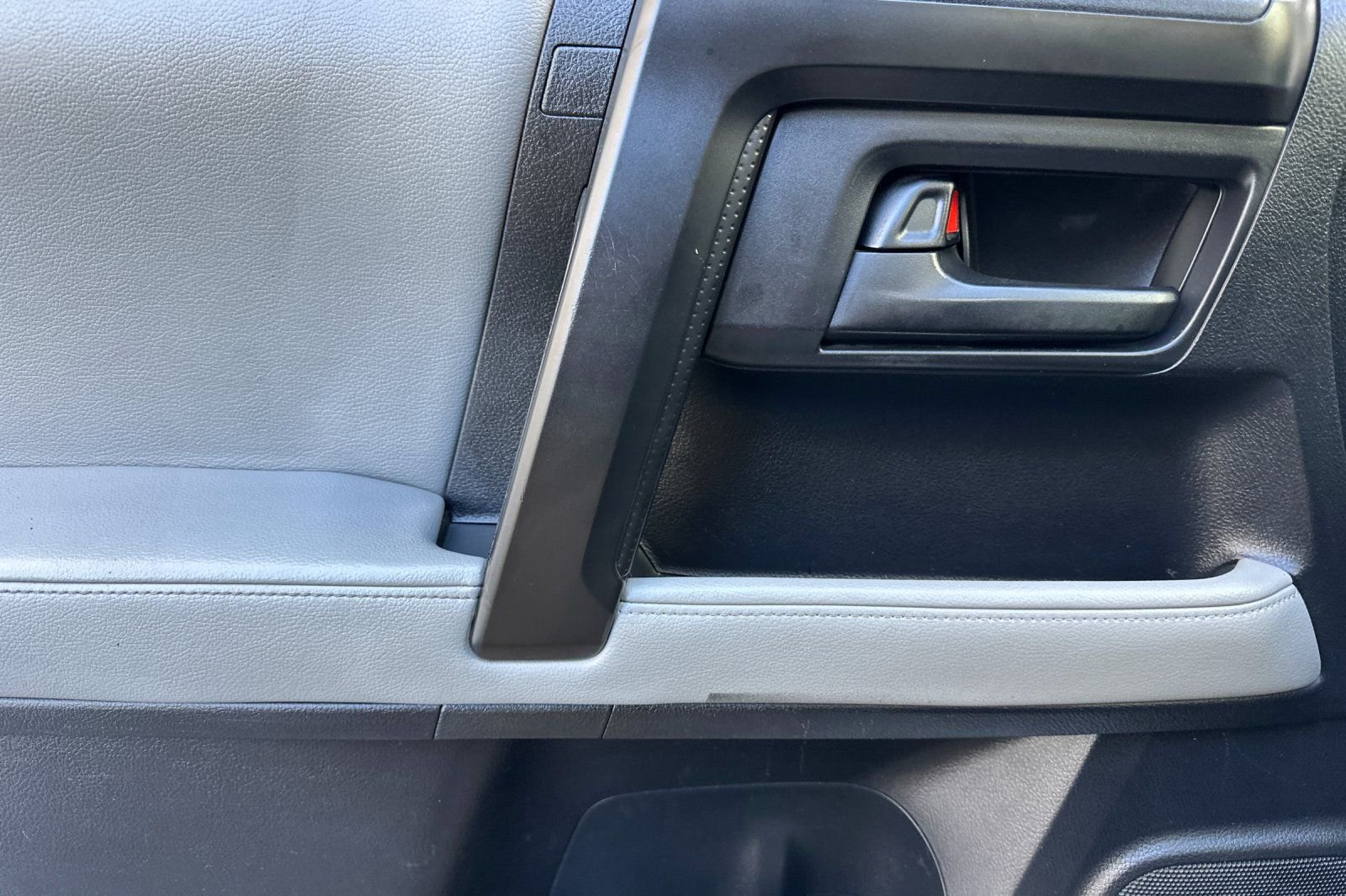 Used 2011 Silver Toyota SR5 image 11