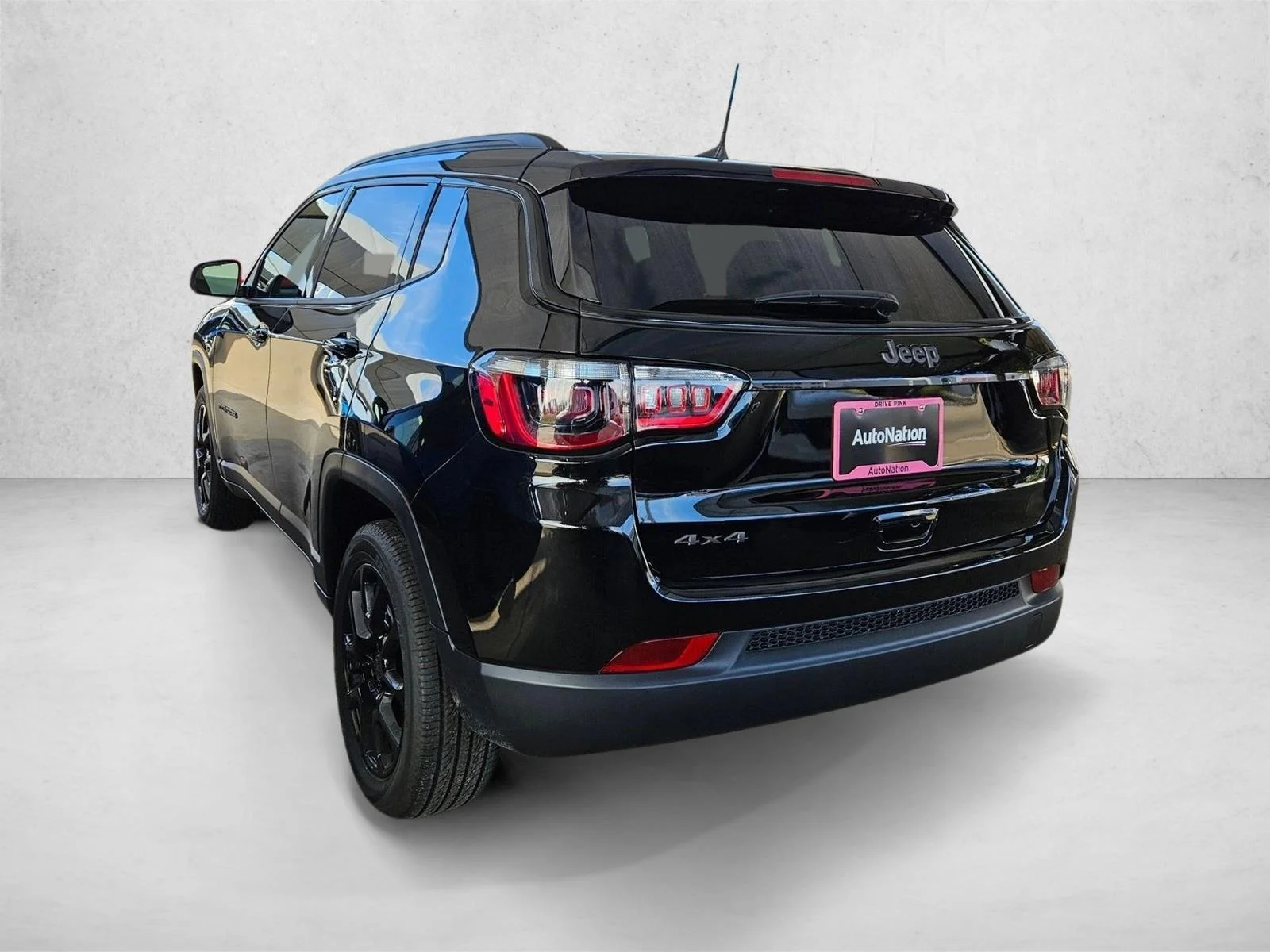New 2026 Diamond Black Crystal Pearlcoat Jeep Latitude Altitude image 9