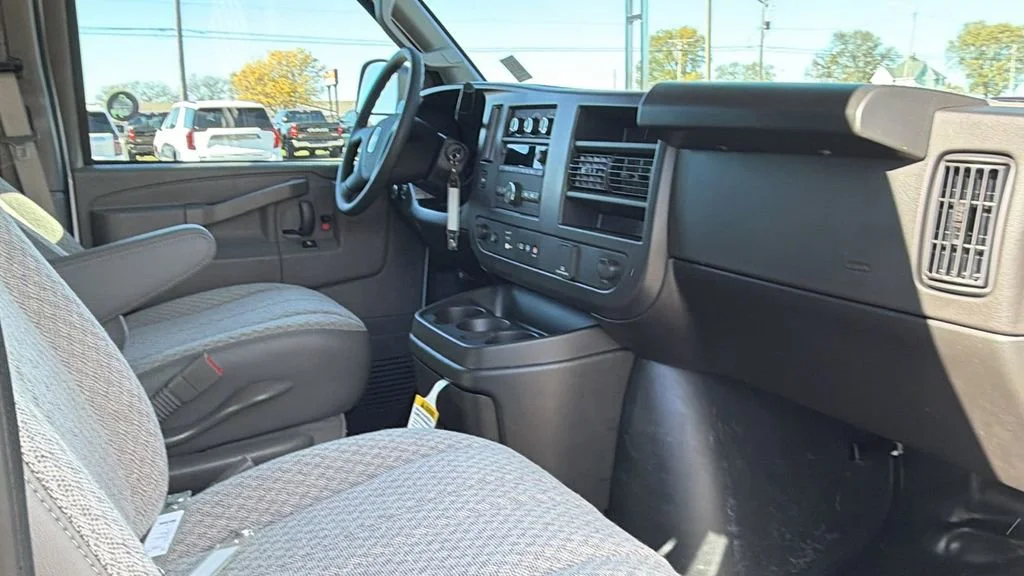 2025 Chevrolet Express Cargo Work Van - Photo 26