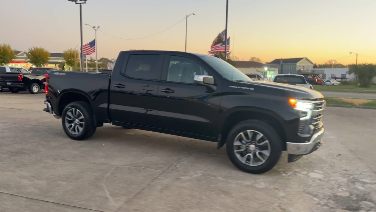 2026 Chevrolet Silverado 1500 LT photo 2