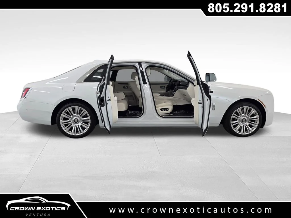 Used 2021  Rolls-Royce Base image 14