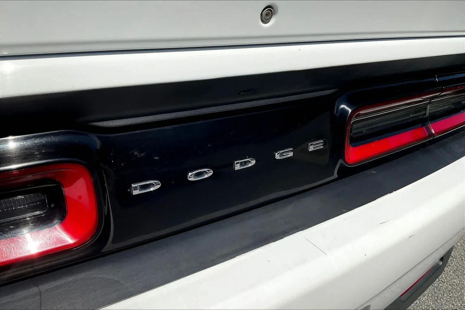 Used 2019 White Knuckle Clearcoat Dodge SXT image 30