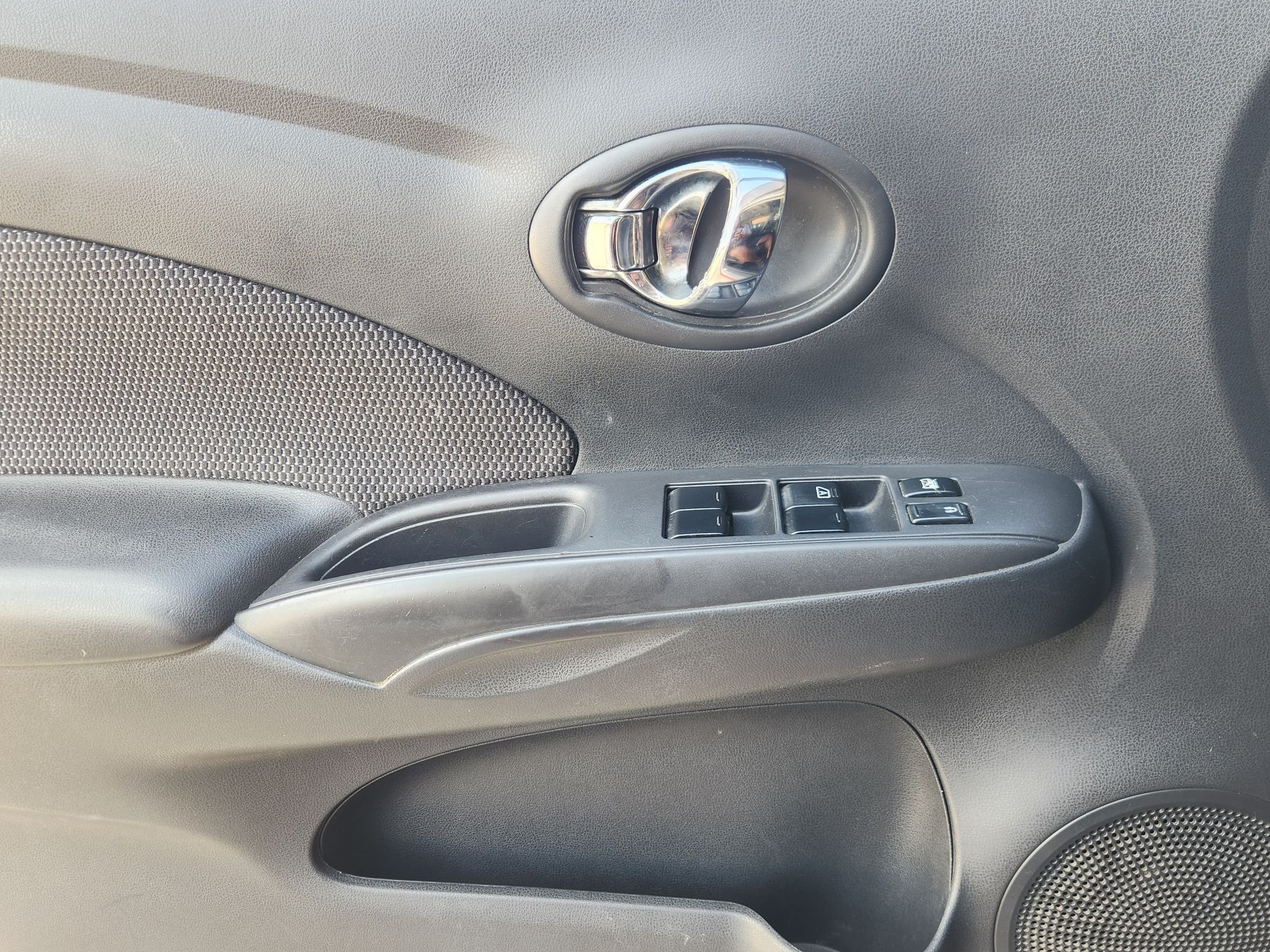 Used 2014 Titanium Nissan SV image 21