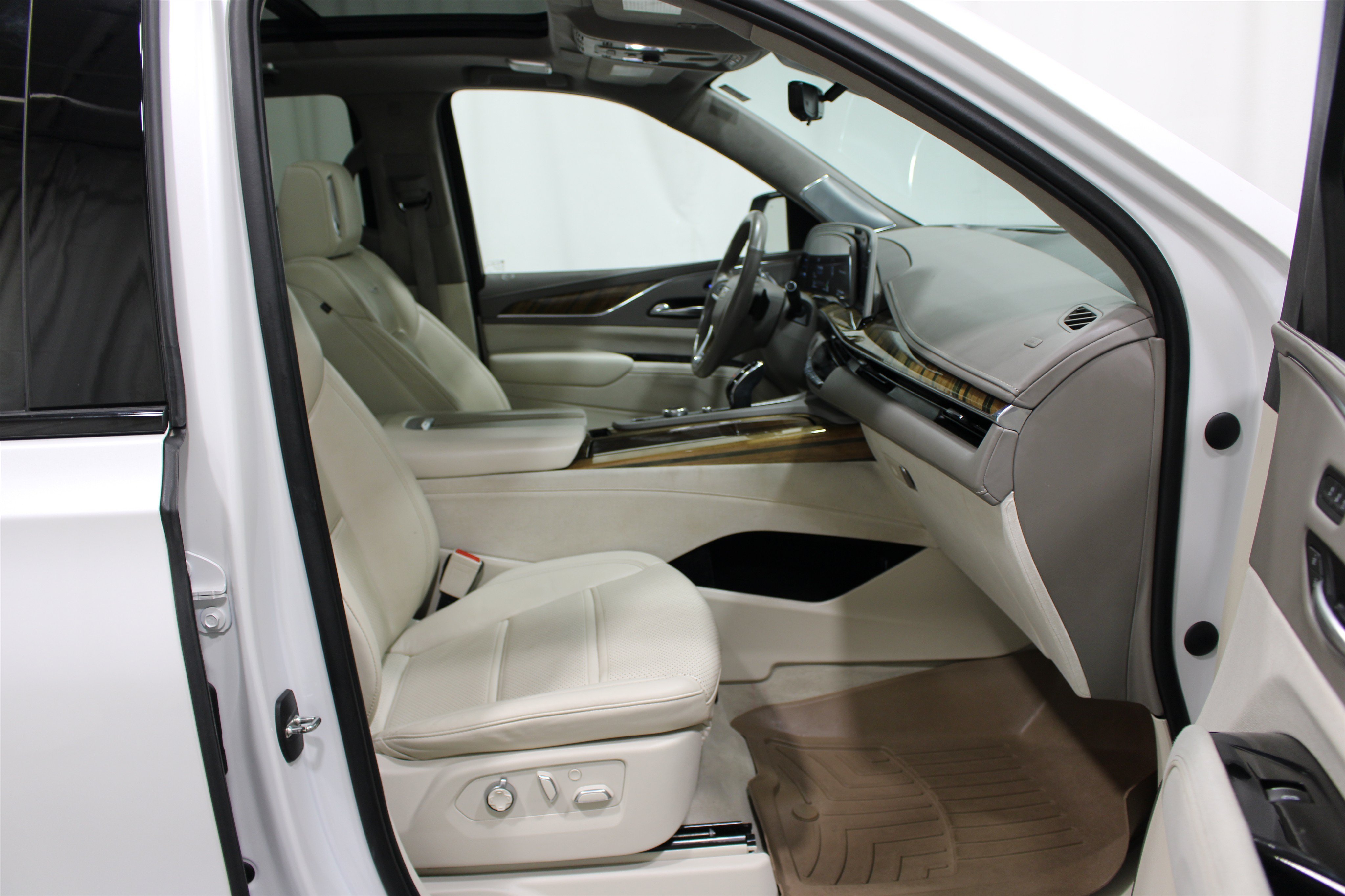 Used 2023 Crystal White Tricoat Cadillac 4WD Sport Platinum image 30