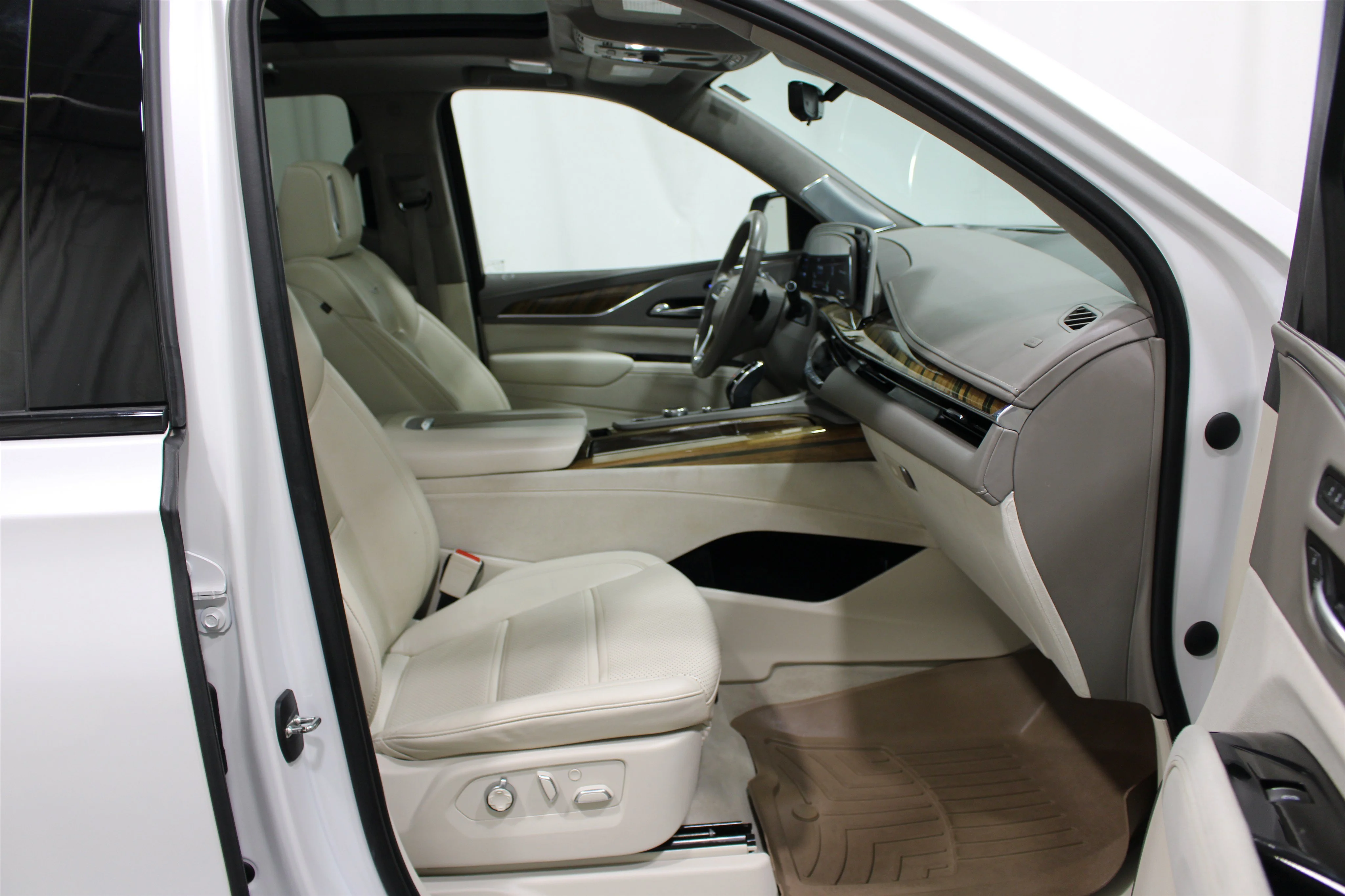 Used 2023 Crystal White Tricoat Cadillac 4WD Sport Platinum image 30
