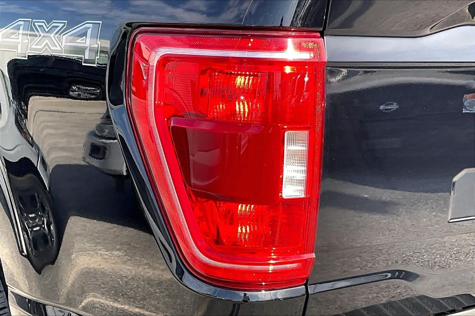 Used 2023 Agate Black Metallic Ford XLT image 26