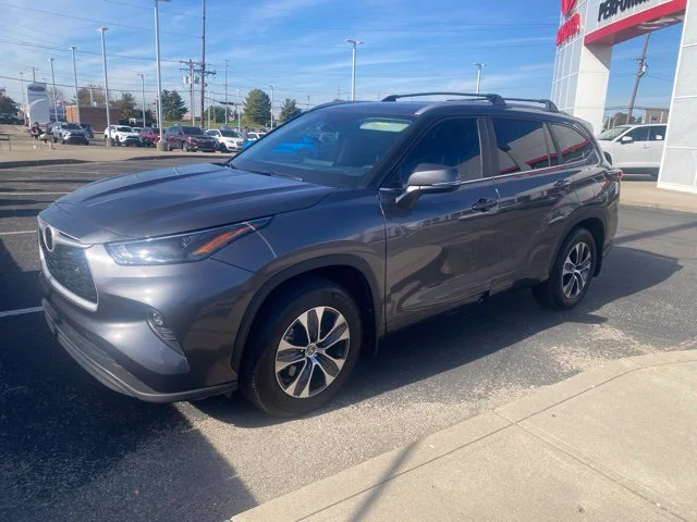 Used 2025 Magnetic Gray Metallic Toyota XLE image 5