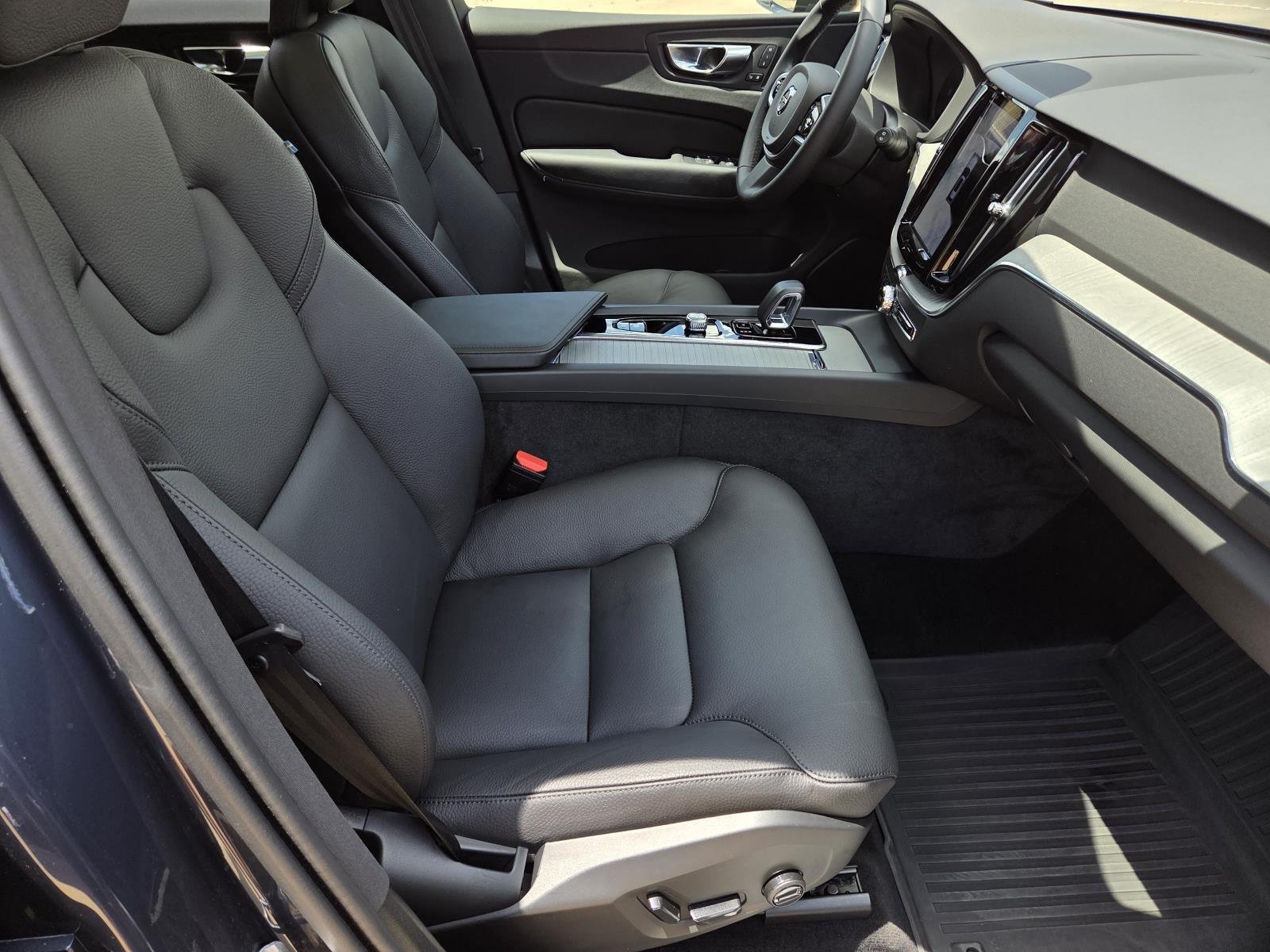 Used 2025 Denim Blue Metallic Volvo Plus image 39