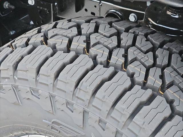 New 2026 Black Clear-Coat Exterior Paint Jeep Rubicon image 8