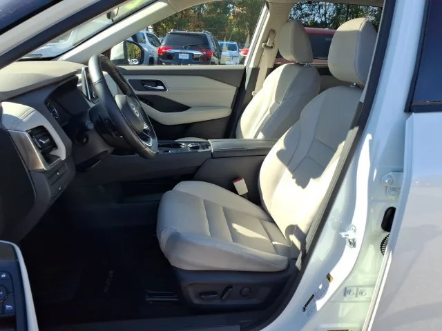 2021 Nissan Rogue SV - Photo 17