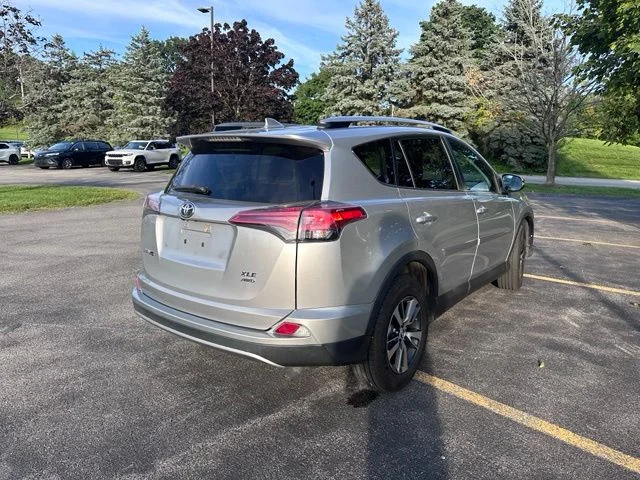 Used 2017 Silver Toyota XLE image 3