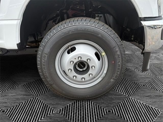 2026 Ford F-350 Super Duty Chassis Cab XLT - Photo 14