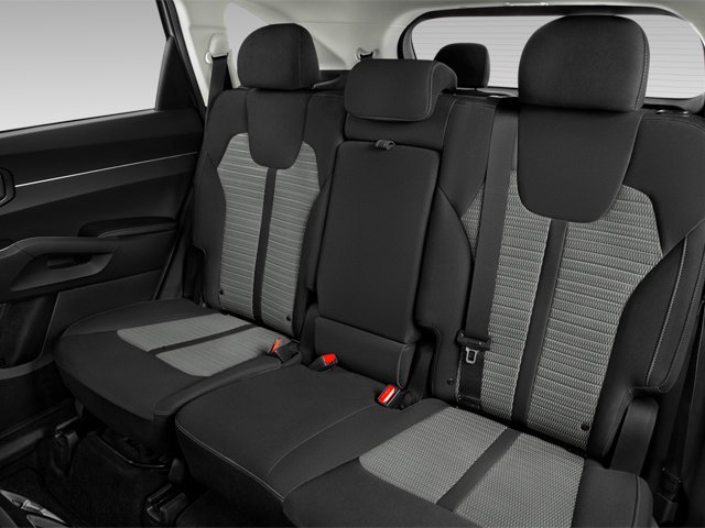 Used 2023 Glacial White Pearl Kia X-Line EX image 11
