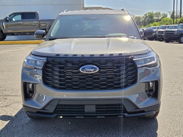 New 2026 Carbonized Gray Metallic Ford ST-Line image 3
