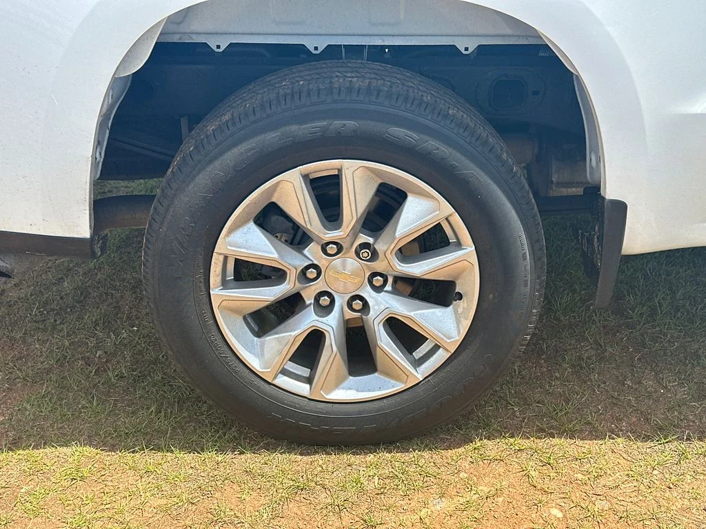 Used 2021 White Chevrolet Custom image 17