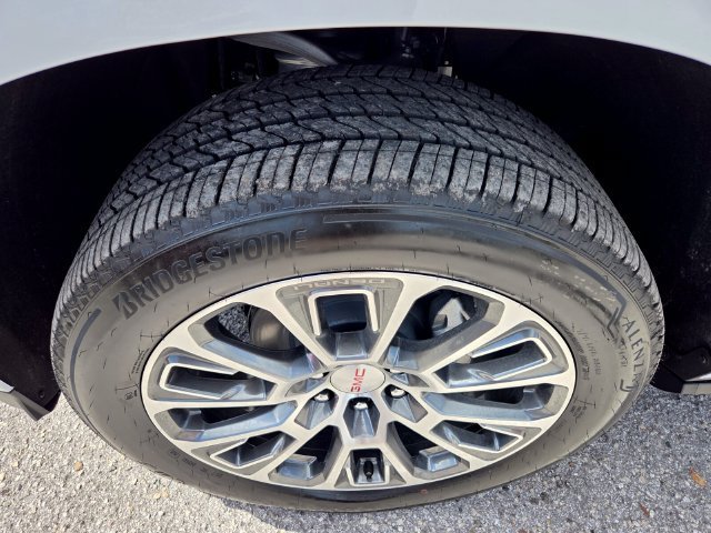2026 GMC Yukon Denali - Photo 32