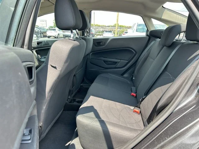 Used 2018 Gray Ford SE image 15
