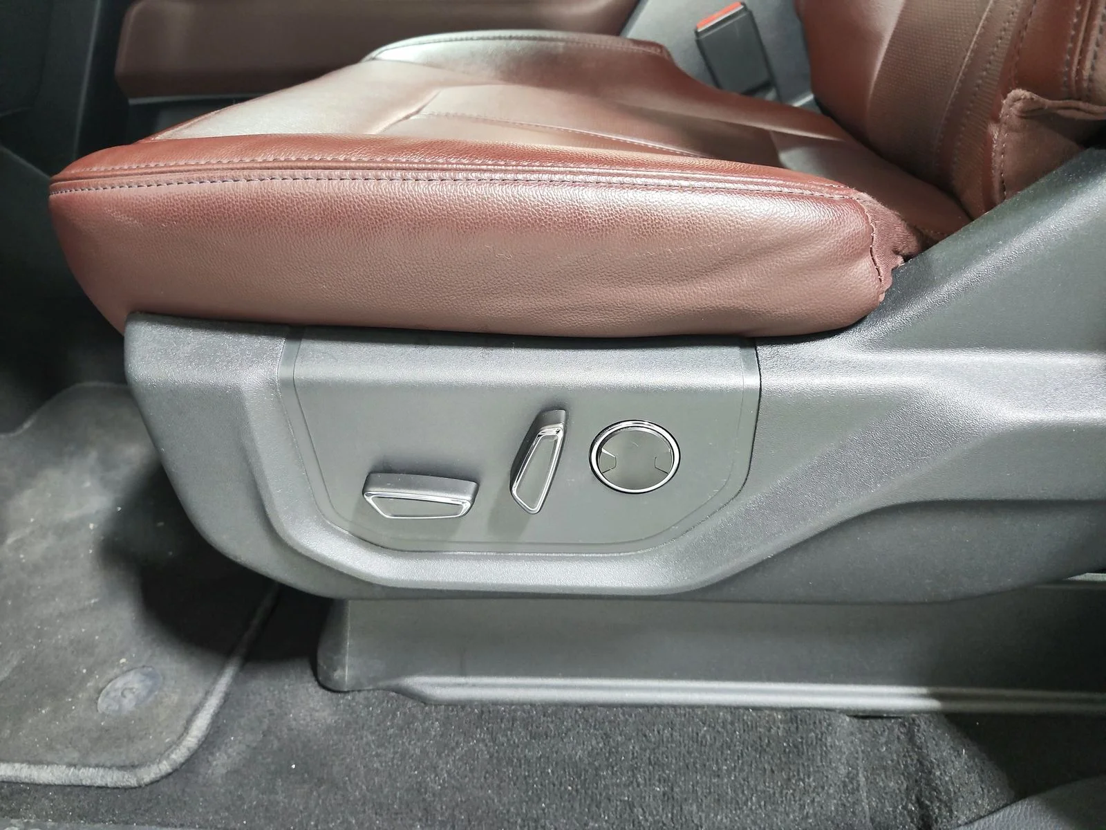 Used 2024 Oxford White Ford Limited image 15