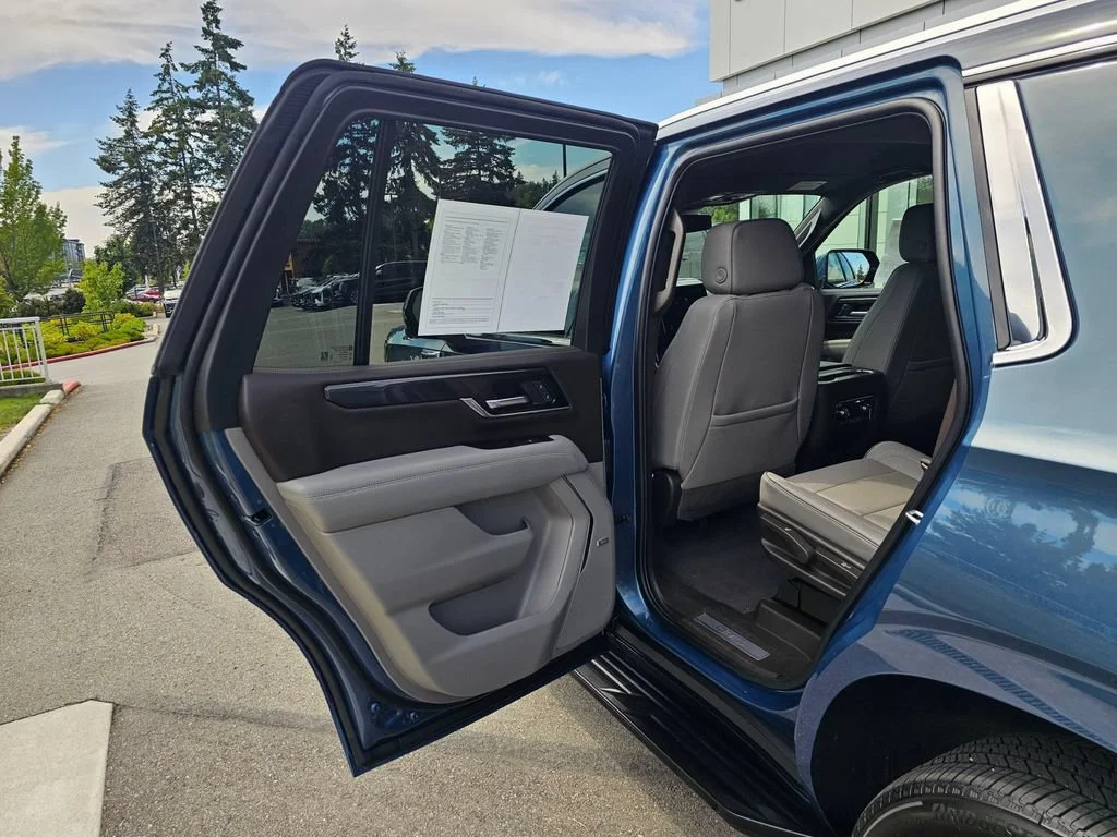 Used 2025 Downpour Metallic GMC Elevation image 16
