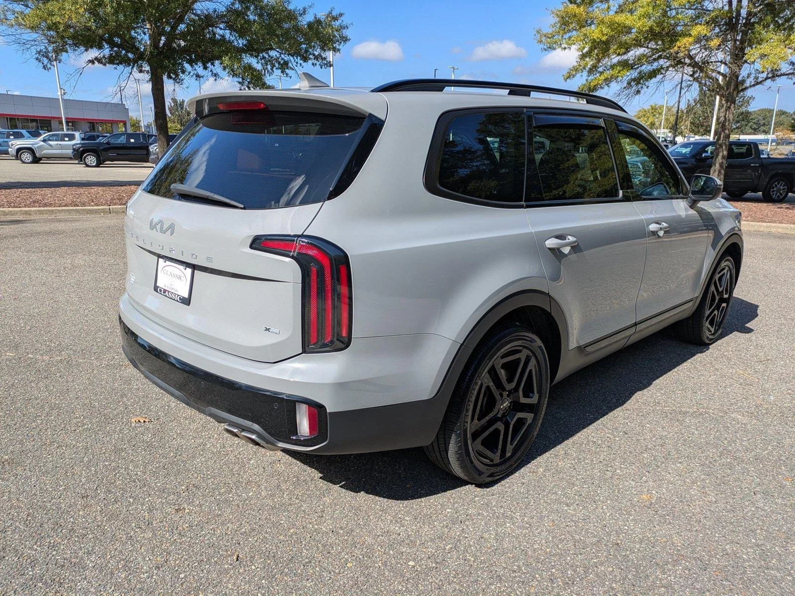 Used 2024 Wolf Gray Kia EX X-Line image 4