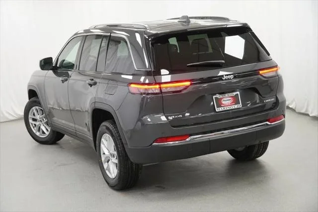 New 2026 Baltic Gray Metallic Clear-Coat Exterior Paint Jeep Laredo X image 11