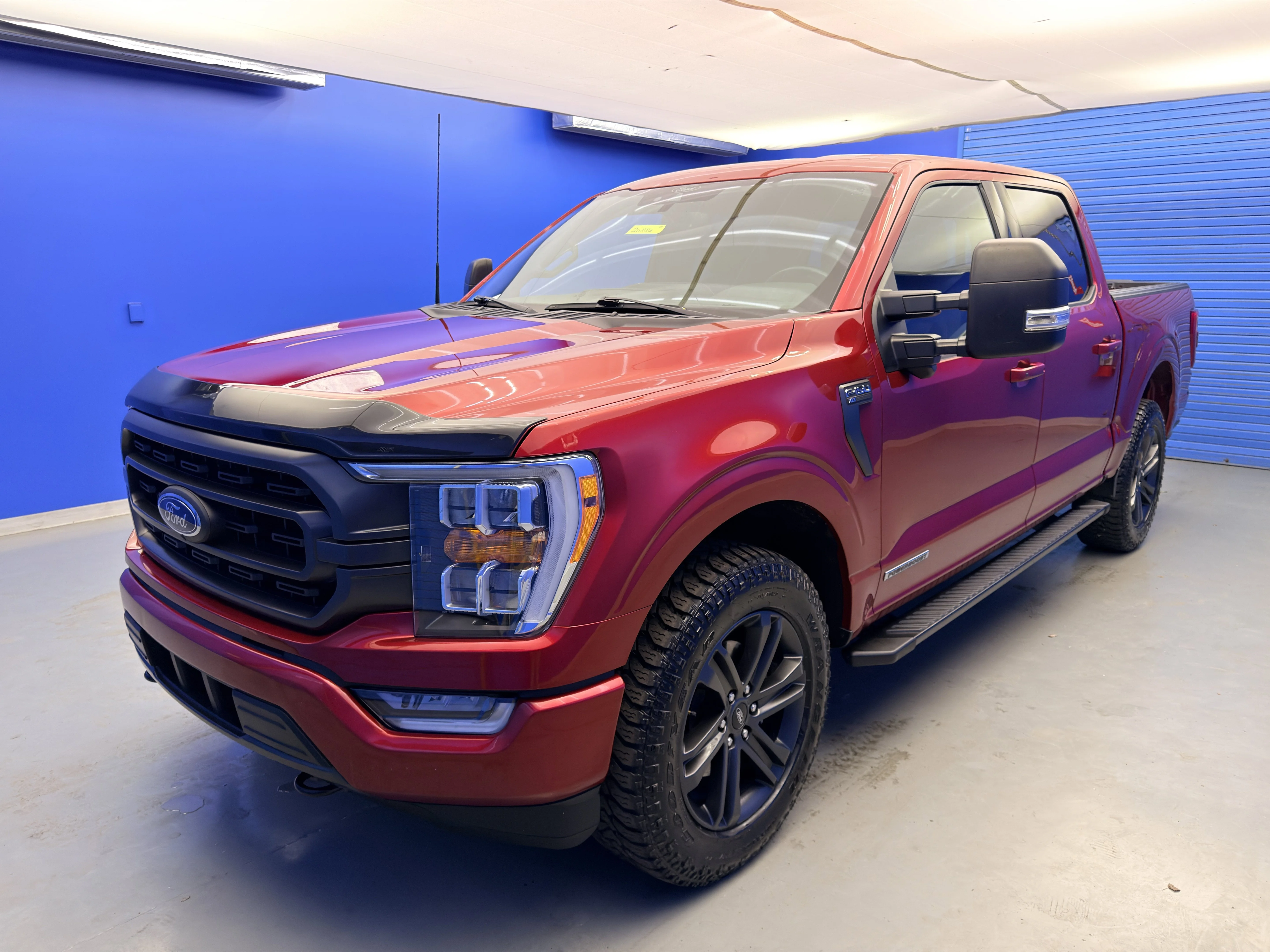 Used 2022 Rapid Red Metallic Tinted Clearcoat Ford XLT image 4
