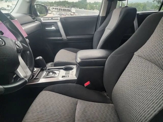 Used 2015 Blue Toyota SR5 image 4