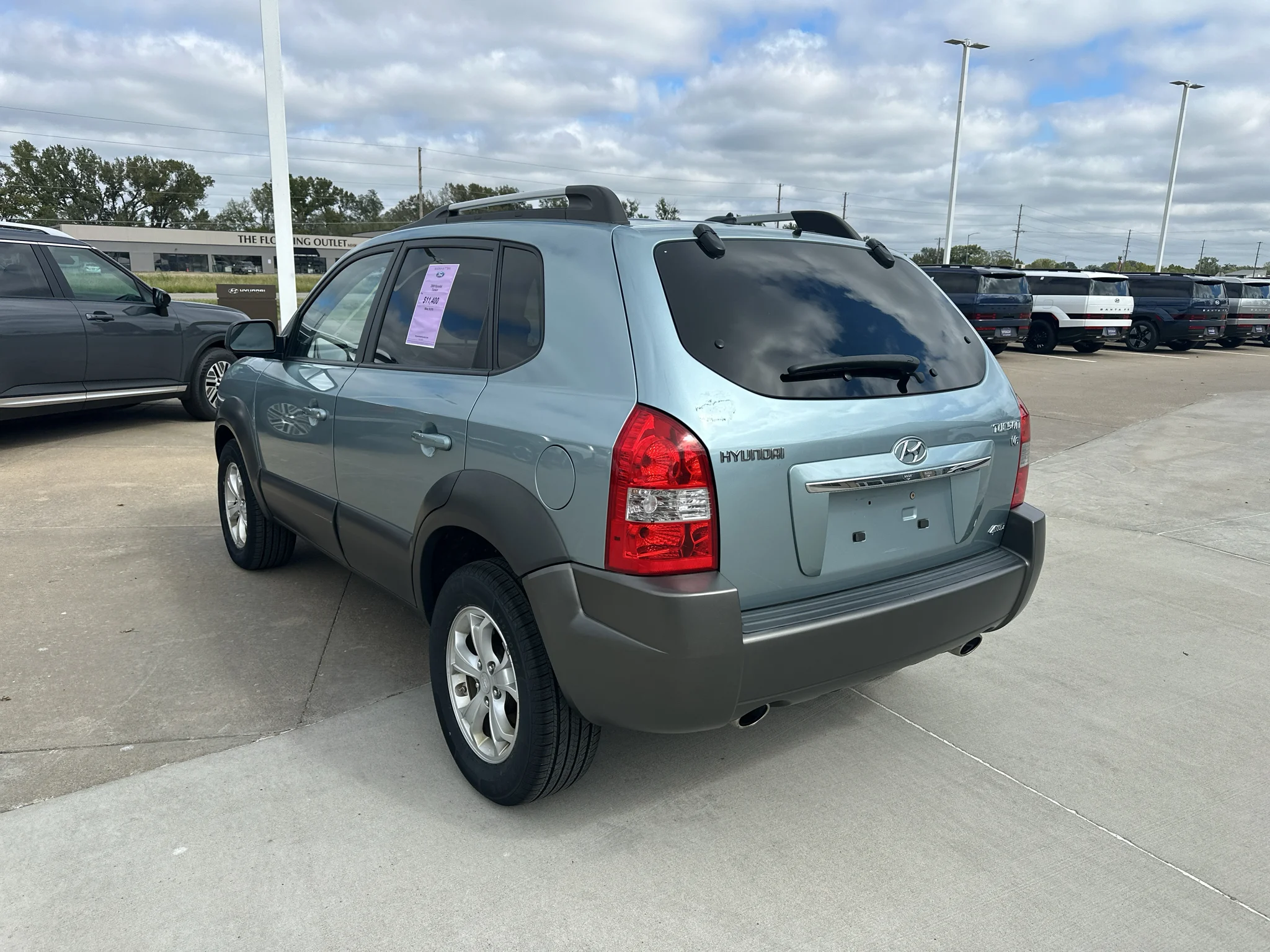 Used 2009 Desert Sage Metallic Hyundai SE image 11