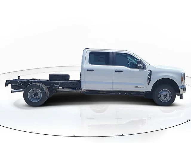 New 2026 Oxford White Ford XL image 4