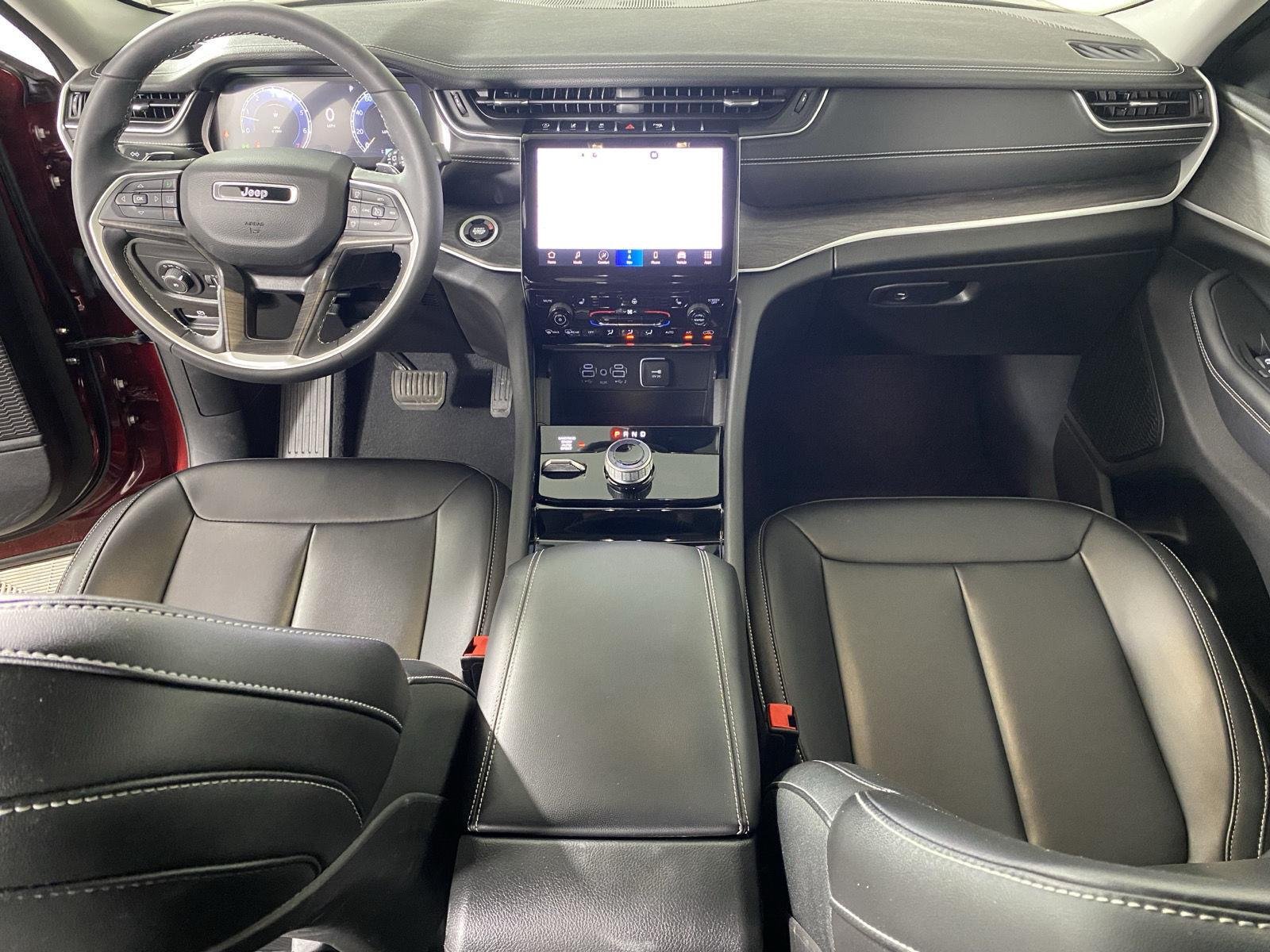Used 2023  Jeep  image 27