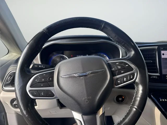 Used 2021 Silver Chrysler Touring L image 13