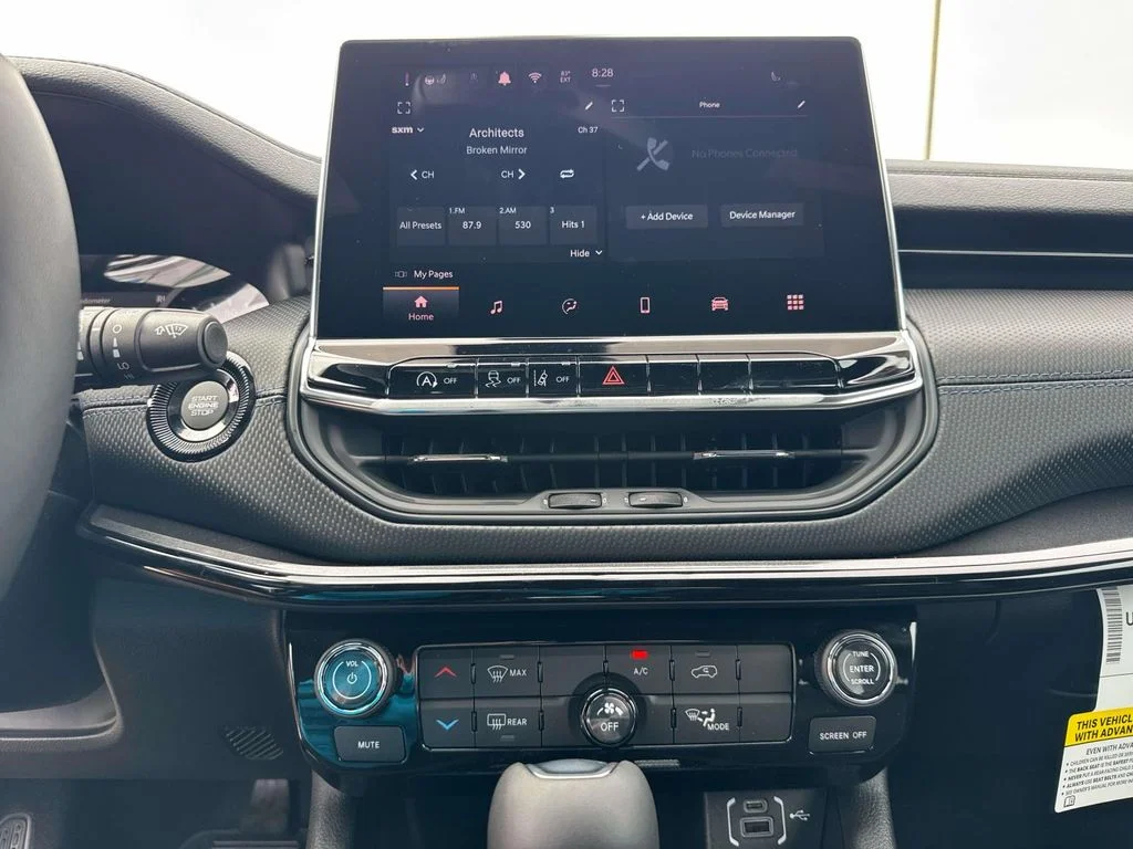 New 2026 White Jeep Latitude image 46