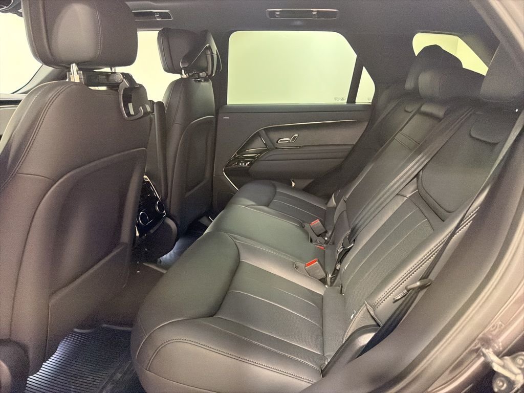 New 2026 Charente Grey Land Rover Dynamic SE P530 V8 image 11