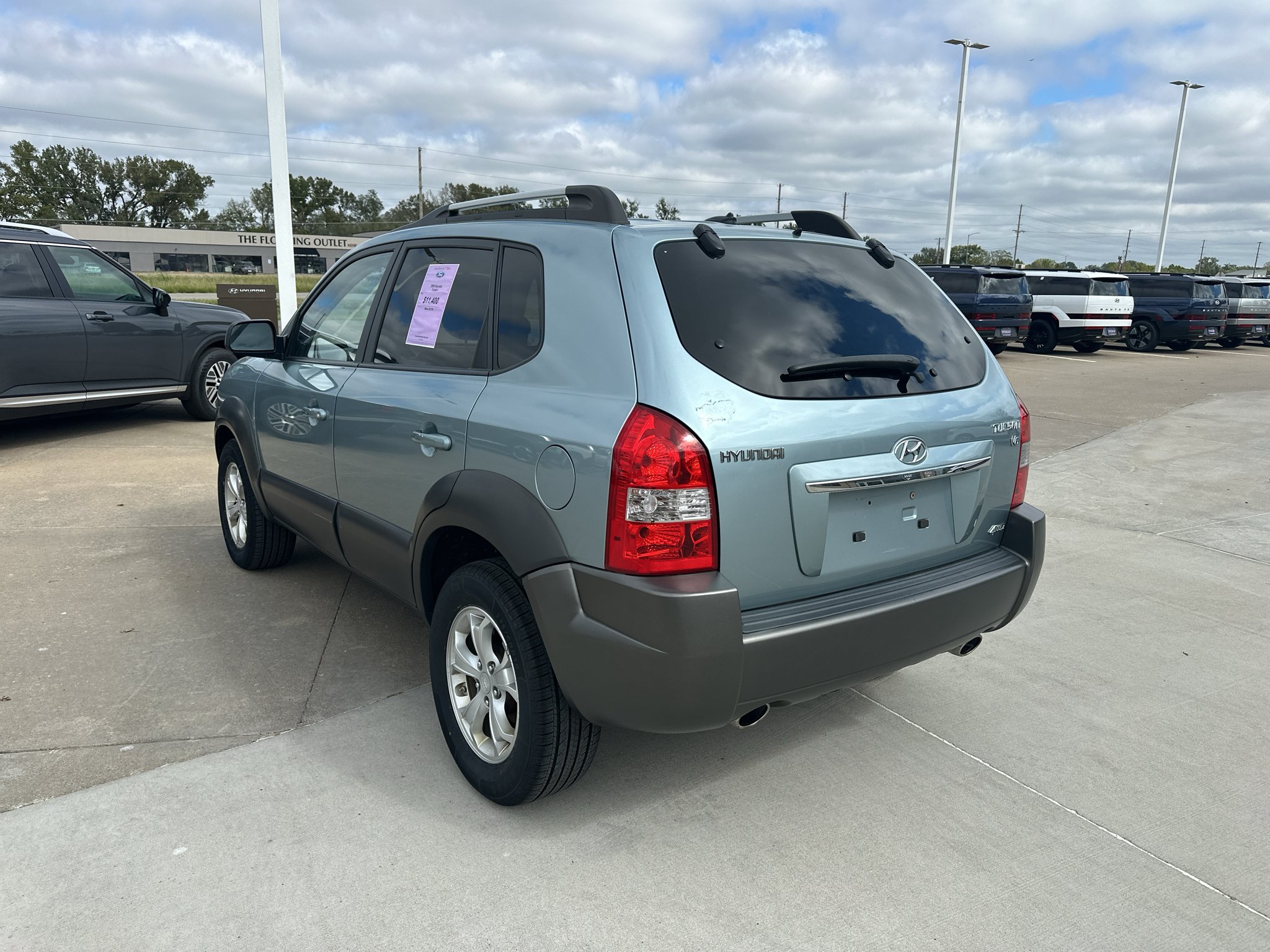 Used 2009 Desert Sage Metallic Hyundai SE image 11