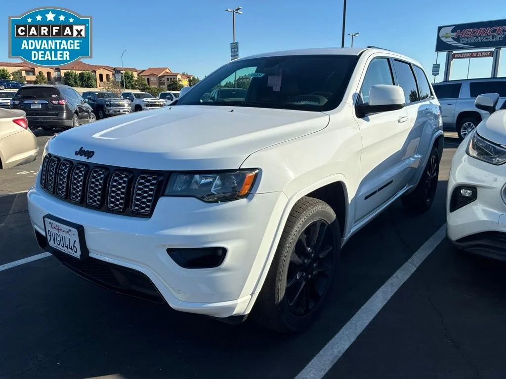 Used 2018 Bright White Cl Jeep Altitude image 4