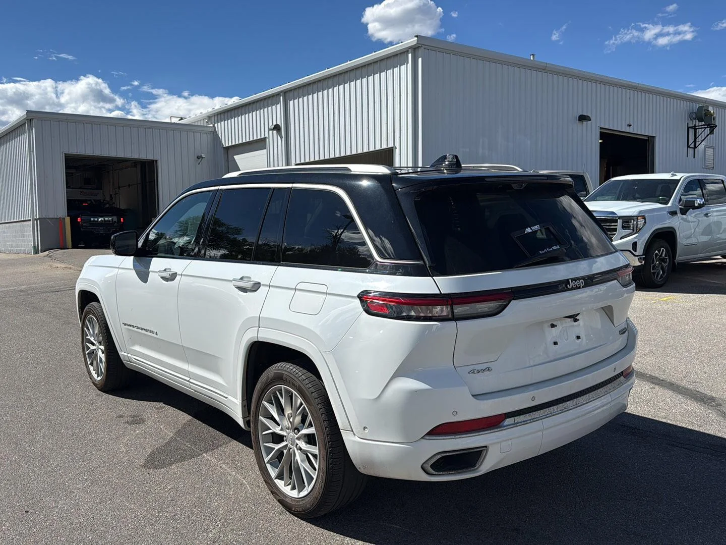 Used 2024 Bright White Clearcoat Jeep Summit image 8