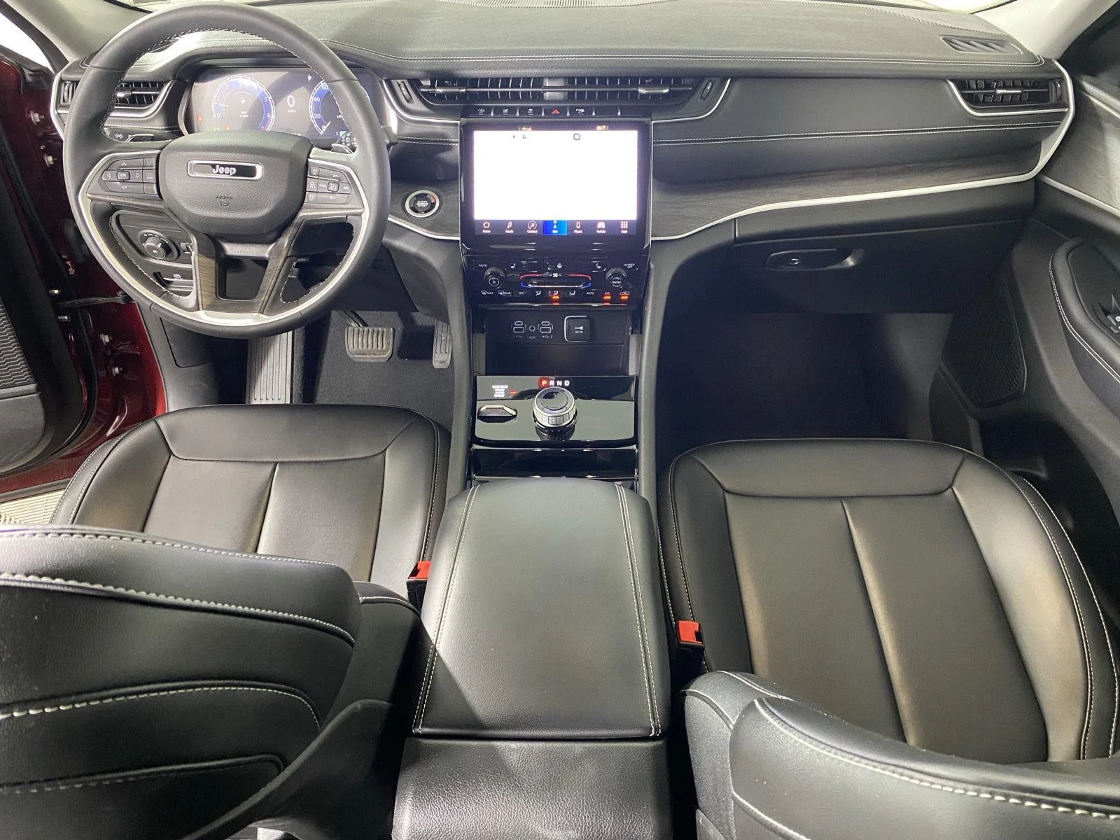 Used 2023  Jeep  image 27