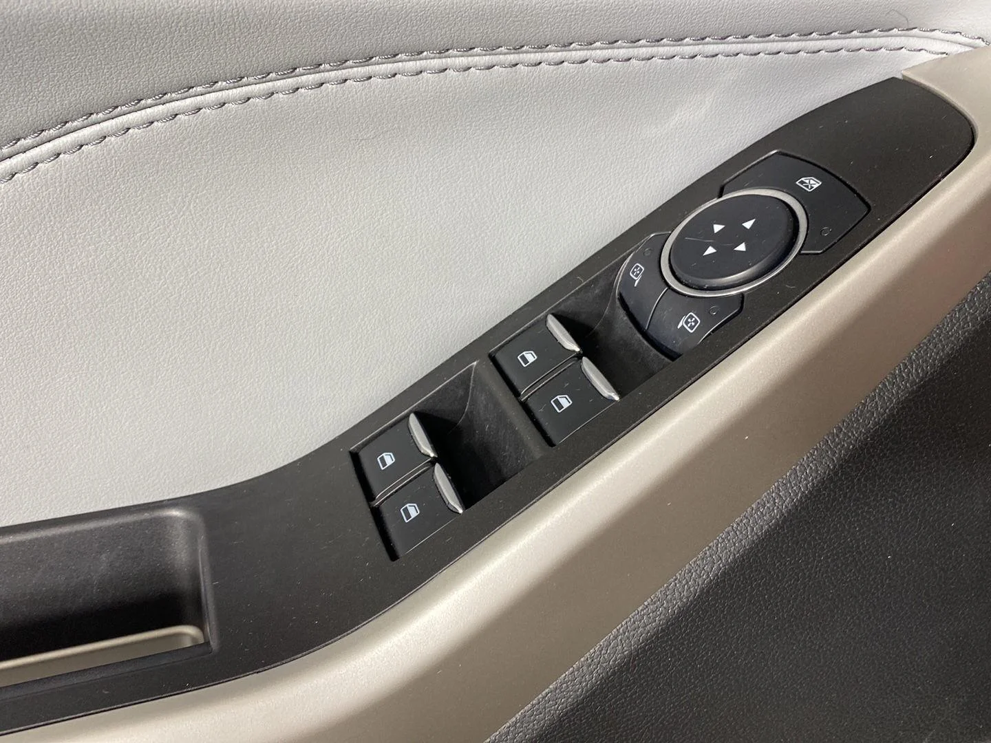 Used 2023 Star White Metallic Tri-Coat Ford XLT image 14