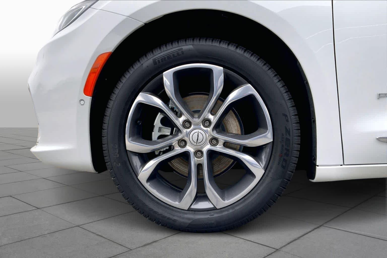 New 2026 Bright White Clear-Coat Exterior Paint Chrysler Pinnacle image 8