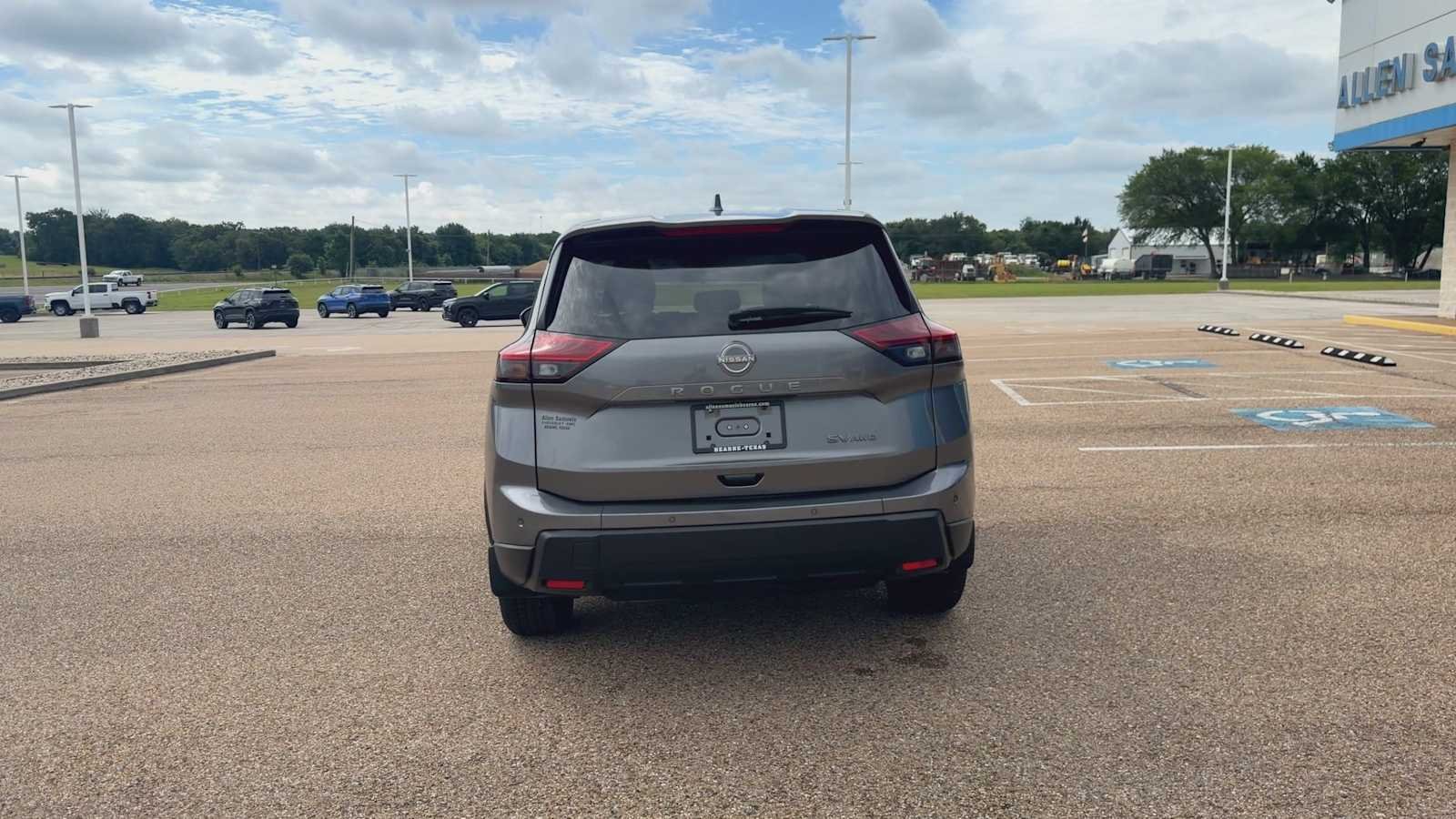 2024 Nissan Rogue SV - Photo 7